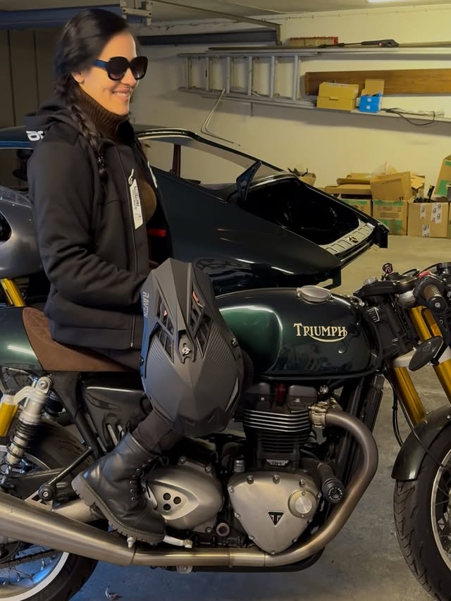 Instagram post by @cashmere_racer for Xlmoto. Caption reads: [...] to grap them at steep discounts on @xlmoto....