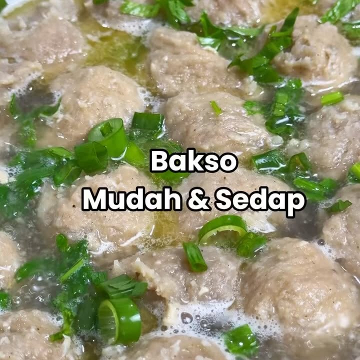 Instagram post by @sunflower_october for LOVE EARTH. Caption reads: BAKSO MUDAH & SEDAP

Kak long  guna Love Earth....