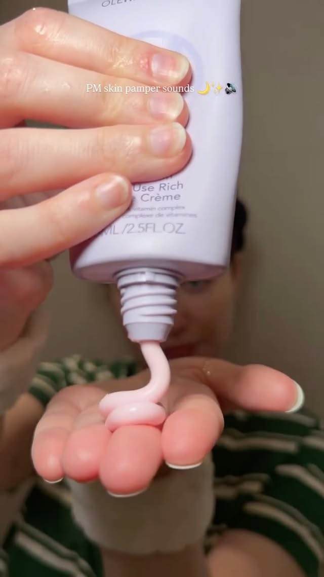 Instagram post by an influencer for BYOMA. Caption reads: [...] @larocheposay Cicaplast Serum @byoma Barrier....