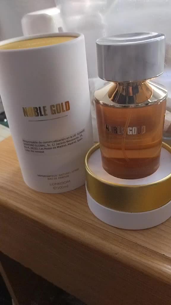 TikTok post by @veronikaguerrera for LONKOOM.ES. Caption reads: perfumes @LONKOOM.ES #umboxing #ofertas....