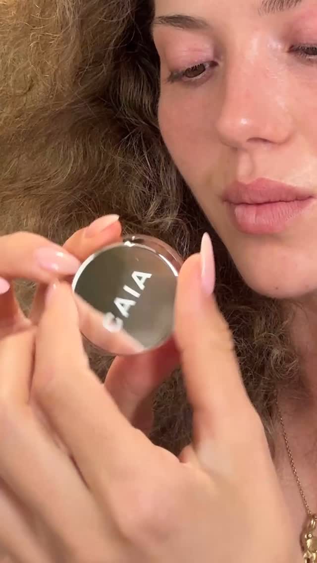 Instagram post by @diddemie_from for CAIA Cosmetics. Caption reads: Advertisement @caiacosmetics 
DEWY DROPS SERUM....