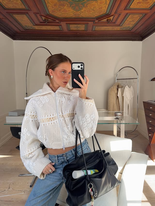 Instagram post by @emiliemalou for Batiste. Caption reads: (annonce @batiste_nordics) Always in my bag <3 one....