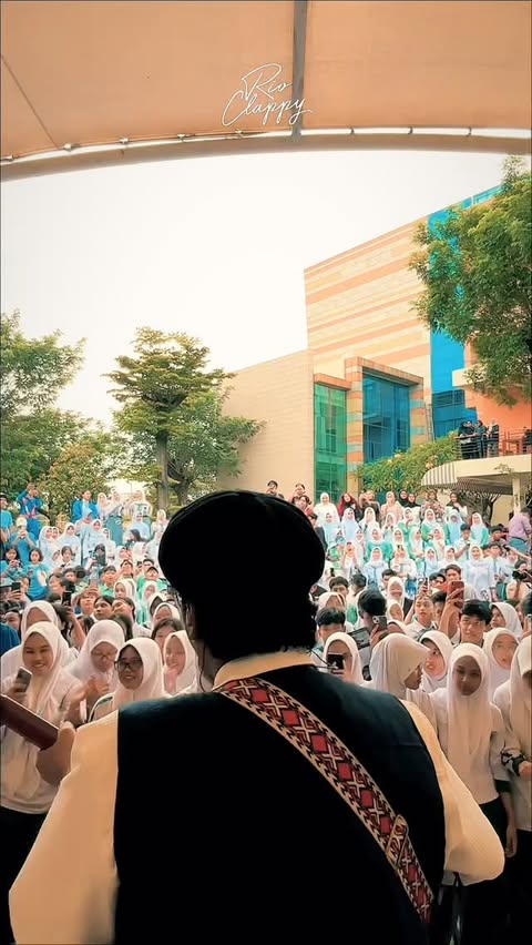 Instagram post by @rio_clappy for Yamaha. Caption reads: 27 November 2025, Universitas Mercu Buana. 
Mercu....