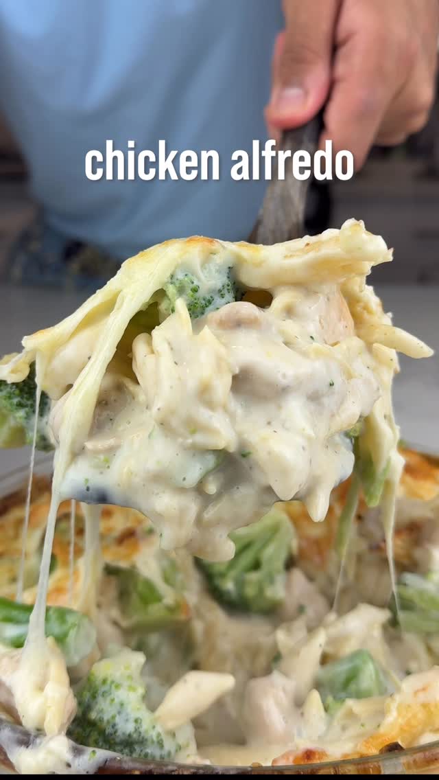 Instagram post by @raziyyz for Banza. Caption reads: Easy, Healthy Chicken Alfredo Pasta Bake with....