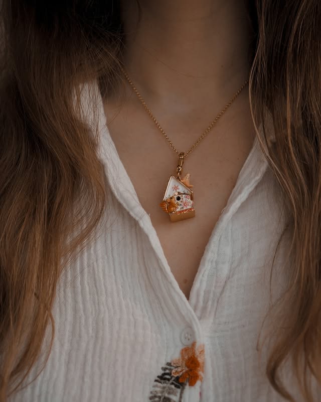 Instagram post by @dailytopas for Selenichast. Caption reads: 🇨🇵 Hello 🐿🌾 Bien que j’aie hâte de retrouver....