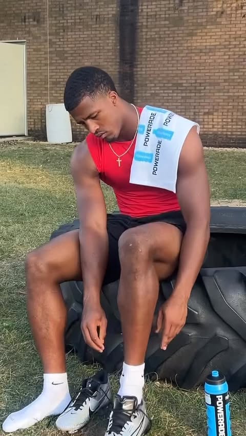 Instagram post by @sonnystyles_ for POWERADE. Caption reads: [...] just the daily work. Get your POWERADE at....