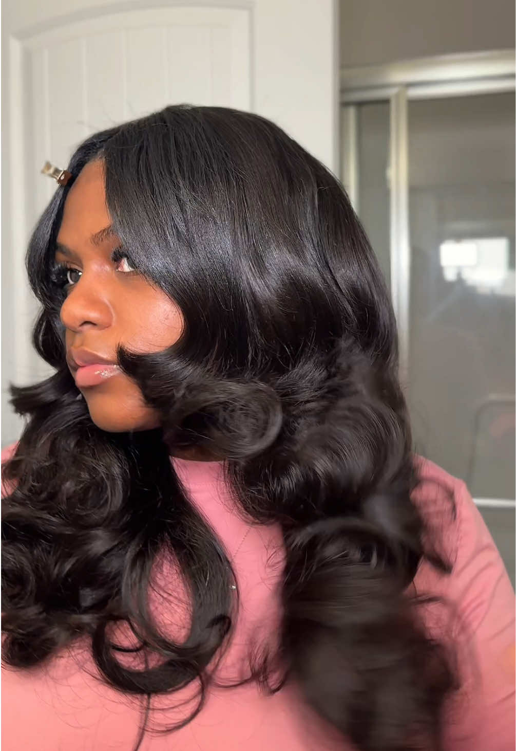 TikTok post by @byaleshacarryne for iseehair. Caption reads: Hair Info: 26 inches 250% Density @ISEEHAIR 💗....