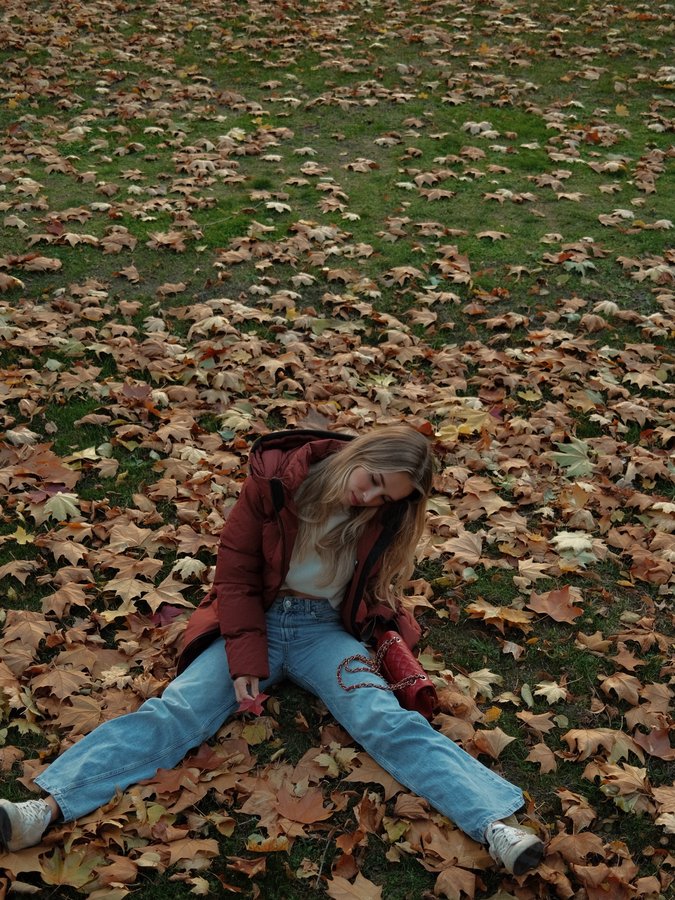 Instagram post by @hannahantonia for Zalando. Caption reads: *Anzeige falling for fall ❤️
with @khujo_official....