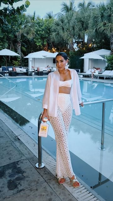 Instagram post by @kellysaks for Disaronno. Caption reads: Nothing like a chic white party to officially....