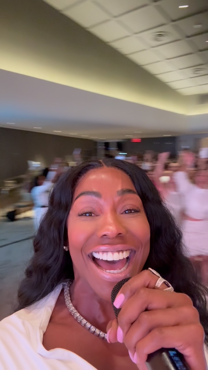 Instagram post by @coachstormy for Farmasi. Caption reads: One thing about me im gone get me a....