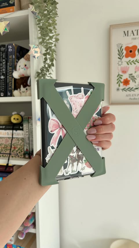 Instagram post by @kelseysbookshelfx for Strapsicle. Caption reads: [...] clear case & sage green straps from....