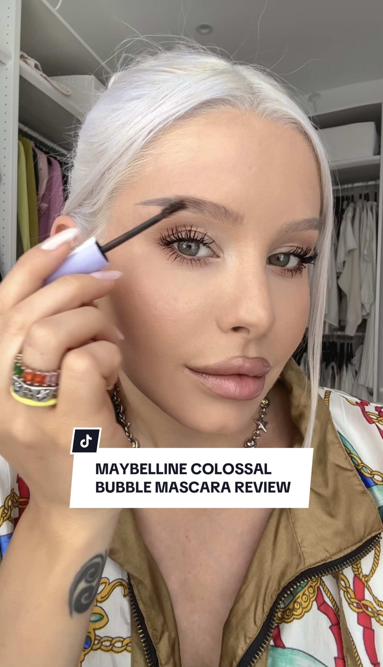 TikTok post by @carmengrebenisan for Maybelline New York. Caption reads: Fara 2 straturi de mascara, genele mele nu au....