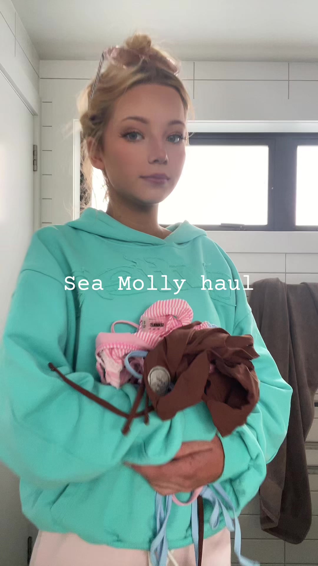 TikTok post by @tigerlilymcintosh for Seamolly. Caption reads: [...] Use code Tigerlily for 20% off....