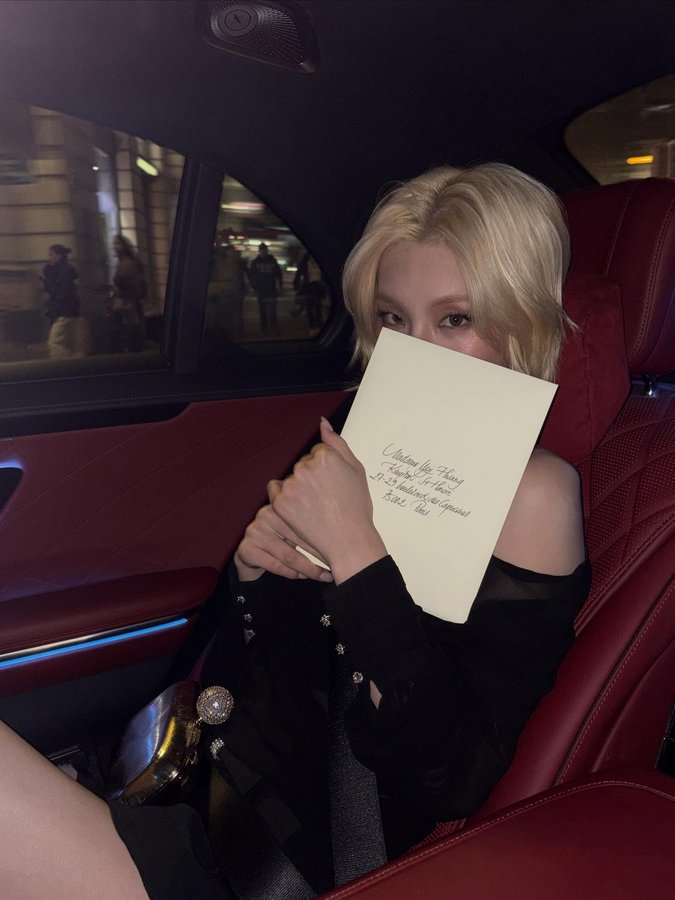 Instagram post by @yezyizhere for Roger Vivier. Caption reads: A lovely night with Roger Vivier💋.