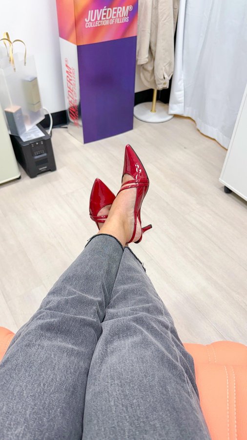 Instagram post by @khloekuriatnyk for TripleTen. Caption reads: [...] Get a FREE career consultation with a....