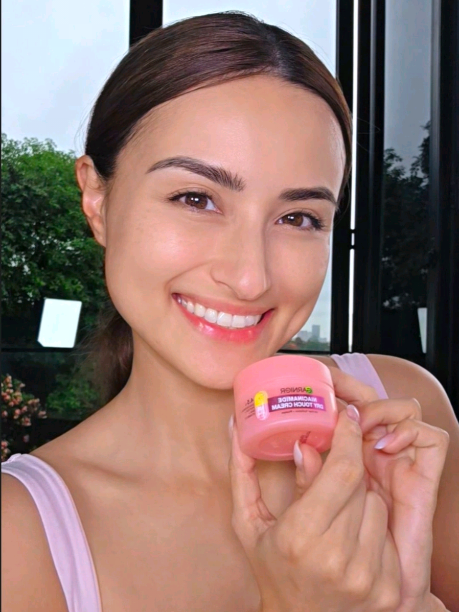 TikTok post by @elachae for Garnier Philippines. Caption reads: Plot twist: my moisturizer didn't make me oily. 👀....