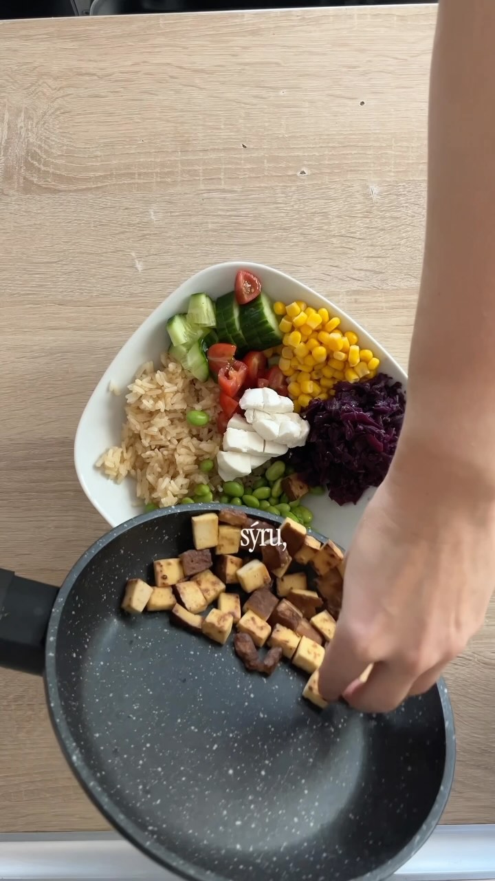 Instagram post by @verunkaw for Mixit. Caption reads: 🍽️ Někdy v kuchyni ráda zůstanu delší dobu, ale....