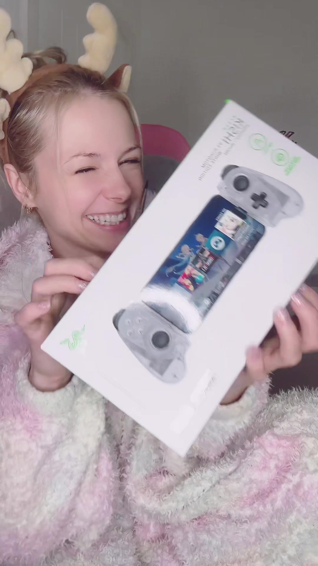 TikTok post by @smileydanii158 for Razer. Caption reads: [...] amazing gear help me be less noob?😂💚 Razer....