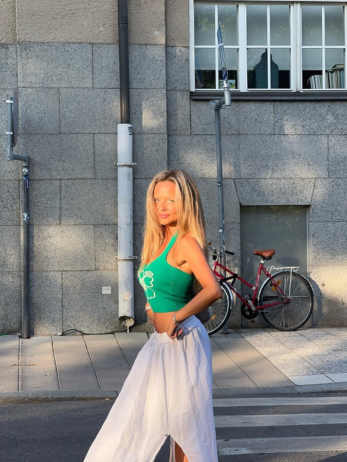 Instagram post by @saradanielsbacka for Kulani Kinis. Caption reads: [...] summer night and a cute top from....