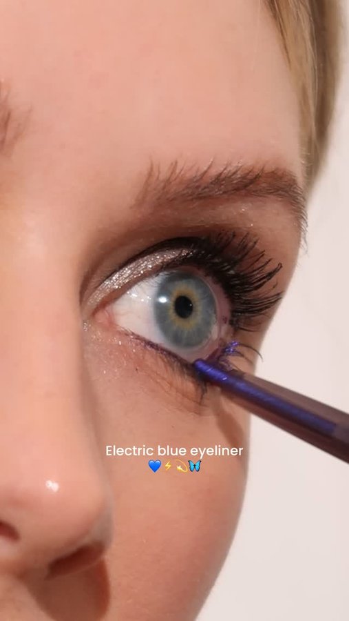 Instagram post by @babydewyou for Kaleidos Makeup. Caption reads: Electric blue eyeliner 💙⚡️💫
These duochrome....