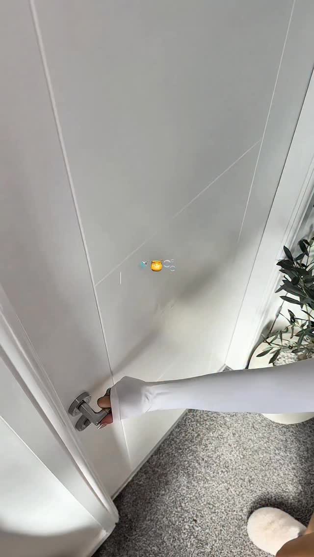 Instagram post by @ellejamesmakeup for Philip Kingsley. Caption reads: Thicker, fuller hair starts here 🌿 
The....