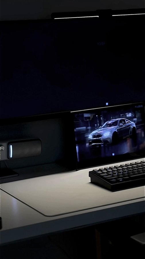 Instagram post by @the_aritech for INNOCN. Caption reads: Just unboxed the @innocnofficial portable monitor....