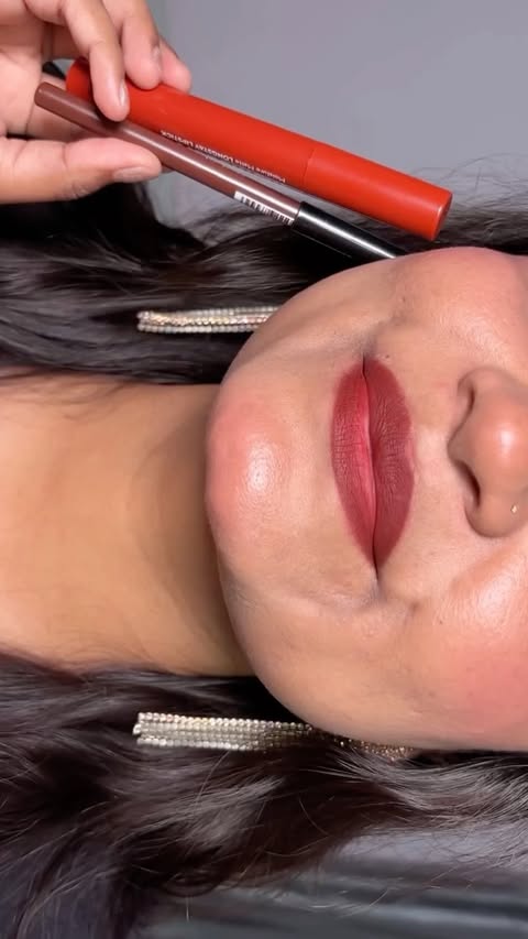 Instagram post by @neeshicorner for Mamaearth. Caption reads: [...] for link 🔗 

Follow for more....