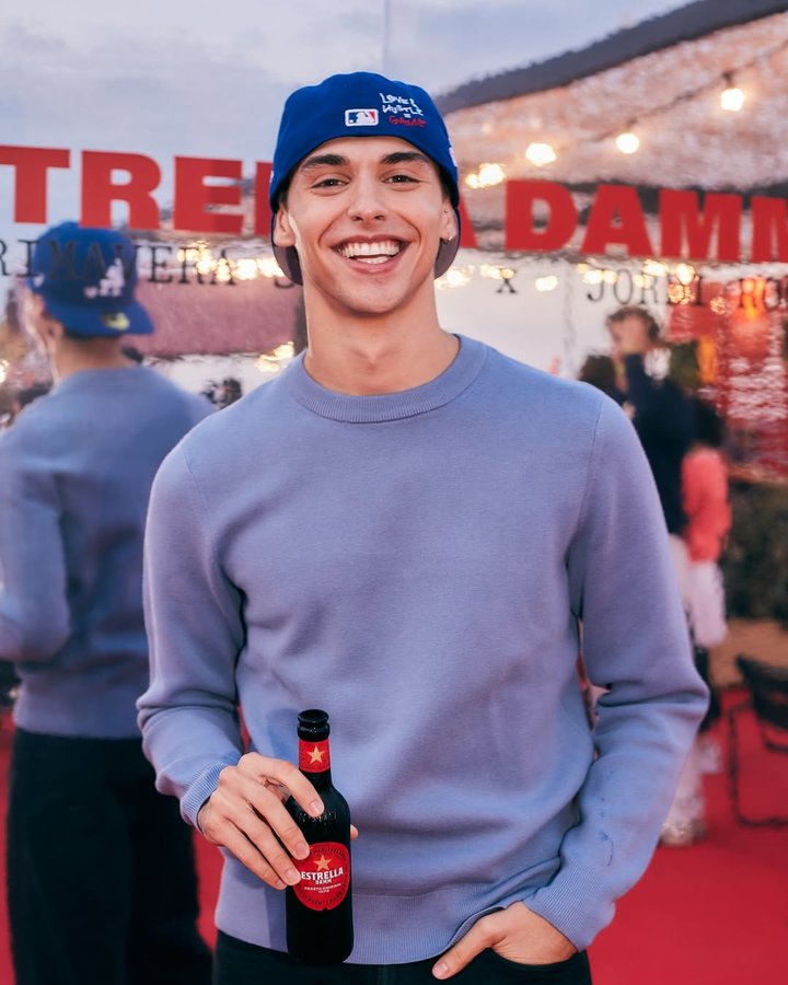 Instagram post by @miquelmelero_ for Estrella Damm. Caption reads: Name a better plan @estrelladamm x....