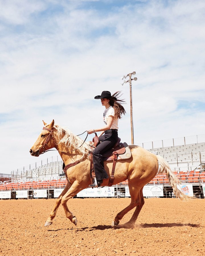 Instagram post by @westerngringa for Tru Western. Caption reads: [...] I can’t stop wearing?!🥹 pinch me.....