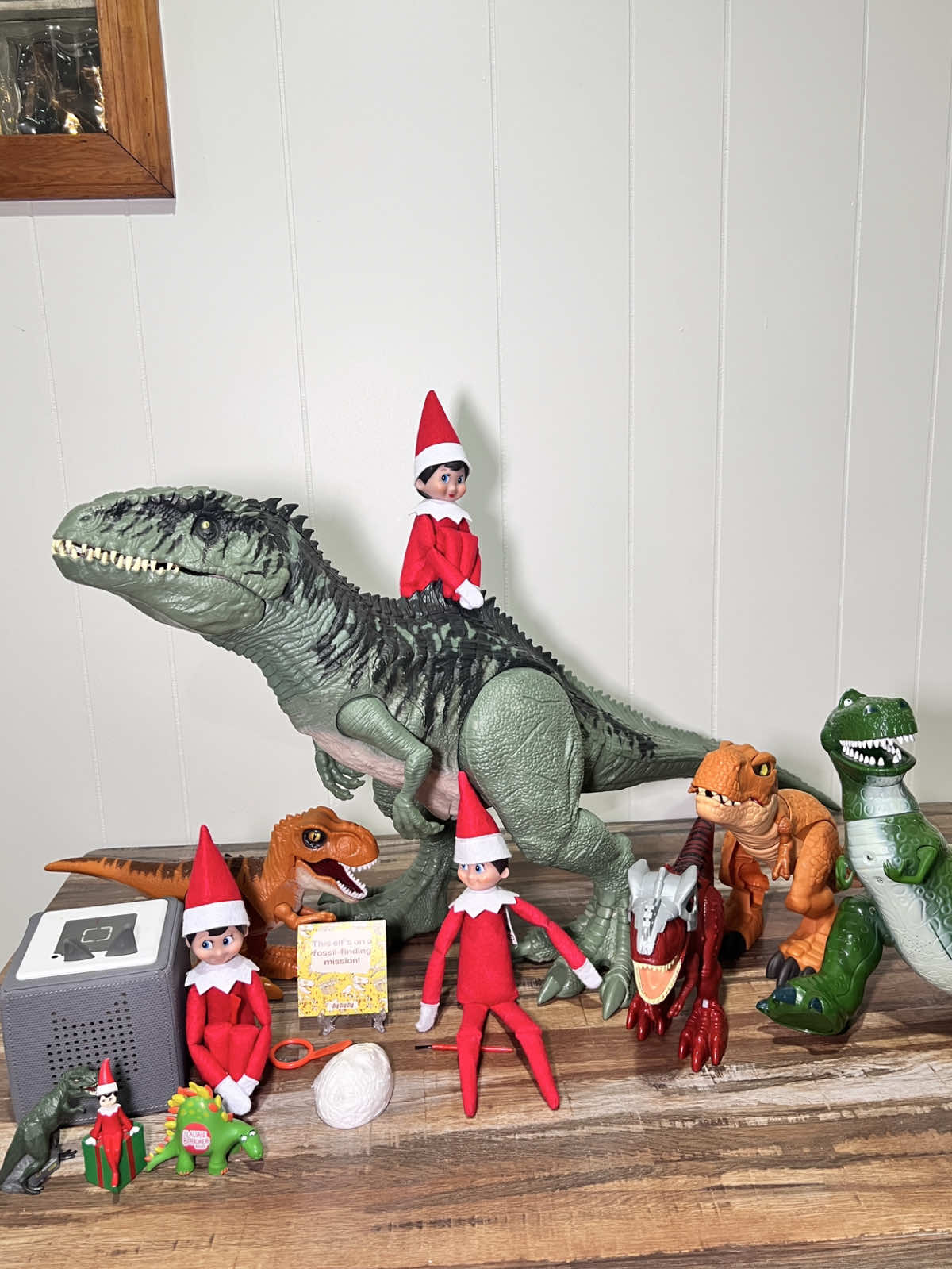 TikTok post by @kathleendepereira for The Elf on the Shelf. Caption reads: [...] #fyp #parati #fypシ゚viral @The Elf on the....