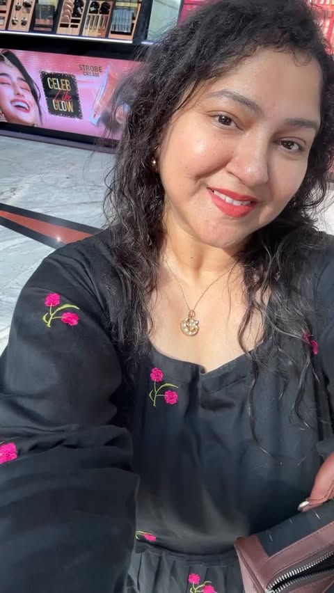 Instagram post by @lipstickcoffeehustle for Shoppers Stop. Caption reads: [...] 💡✨

Just visited their store at Shoppers....