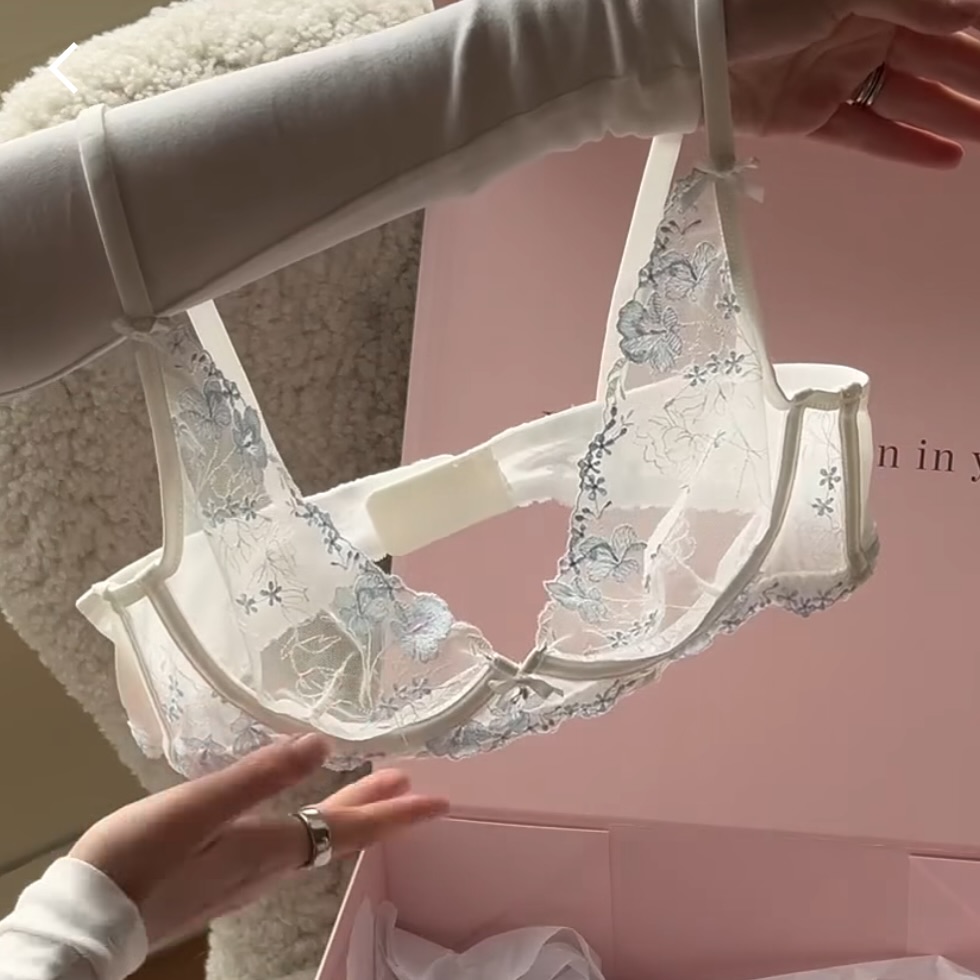 Instagram post by @kittys_shoppingworld for Hunkemöller. Caption reads: Werbung - Hunkemöller 10% Rabatt - Code: CLKIT....