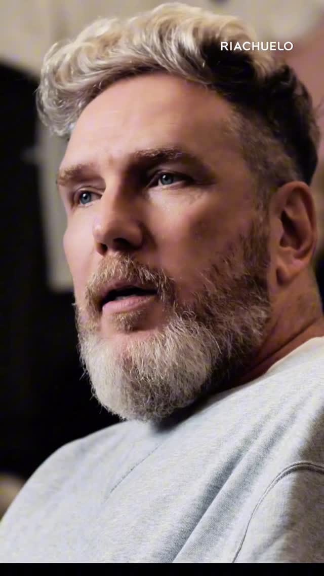 Instagram post by @alexandreherchcovitch for Riachuelo. Caption reads: Collab Herchcovitch Pool @riachuelo já no app....