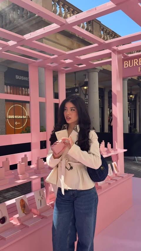 Instagram post by @nataxtrada for Burberry. Caption reads: My trip to london with @burberrybeauty celebrating....