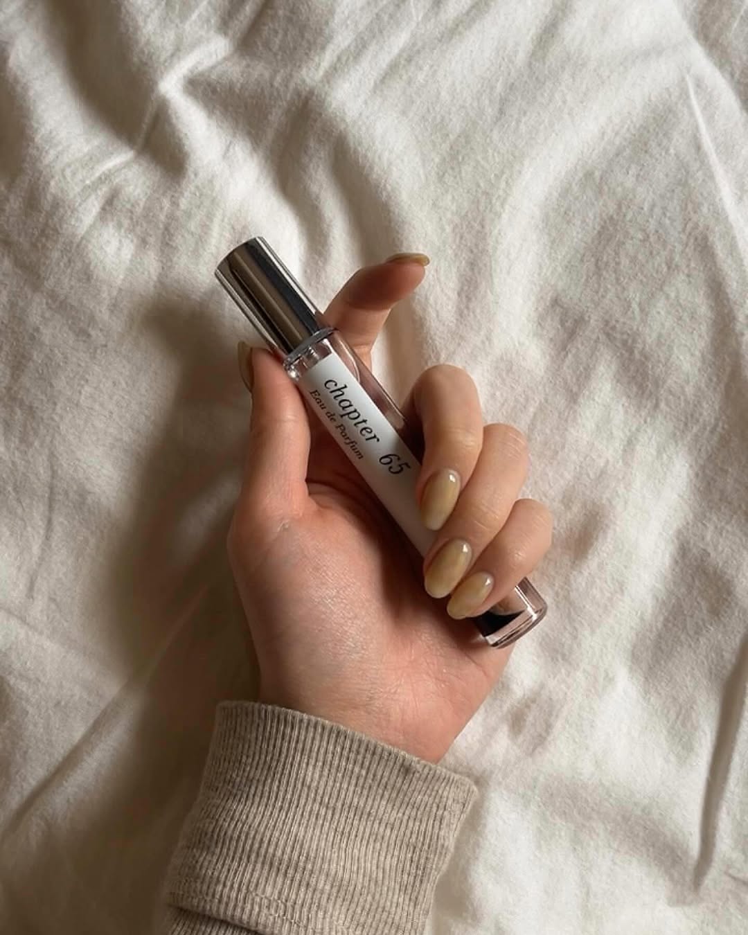 Instagram post by @iamseeeinashi for John Masters Organics (HK). Caption reads: 春の匂いになったね〜最高だ、、
お気に入りのものたち✋🏻🍃

#aiam #aiambeauty....