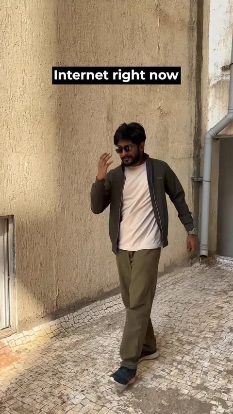 Instagram post by @socialketchup for Social Samosa. Caption reads: Are maalik har jaga yehi trend dikayi de raha hai….