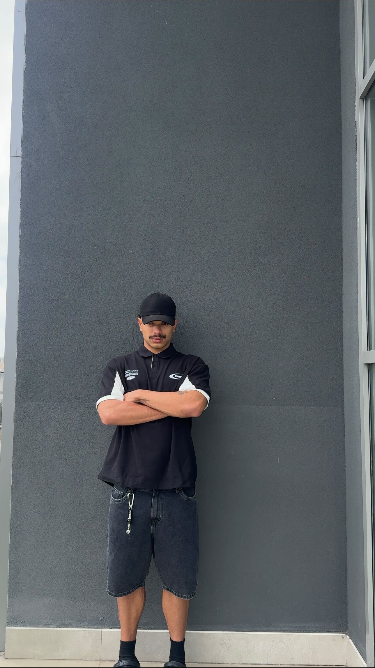 Instagram post by @ujandson for Riachuelo. Caption reads: Look pronto pro The Town com @riachuelo....