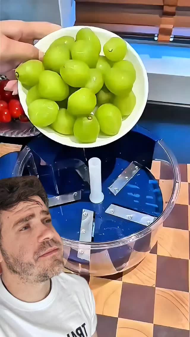 Instagram post by @pongamoslo_a_prueba for Mercado Libre. Caption reads: Puse aprueba el pelador de frutas super rápido ,....