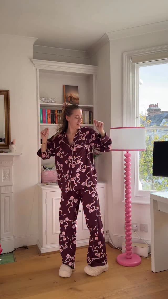 Instagram post by @lilyiblake for FitFlop. Caption reads: [...] title this week? ‘Lady of leisure’ x....