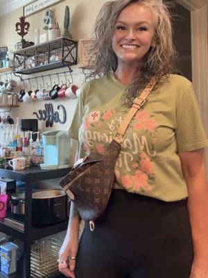 TikTok post by @alisontx_vet for SIINSIIN.US. Caption reads: [...] #selfcare #shopping #leggings @SIINSIIN.US....