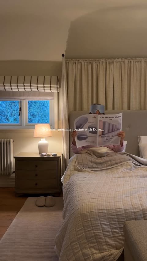 Instagram post by @molliecampsie for Dove. Caption reads: ad @dove I challenge you to find a better looking....