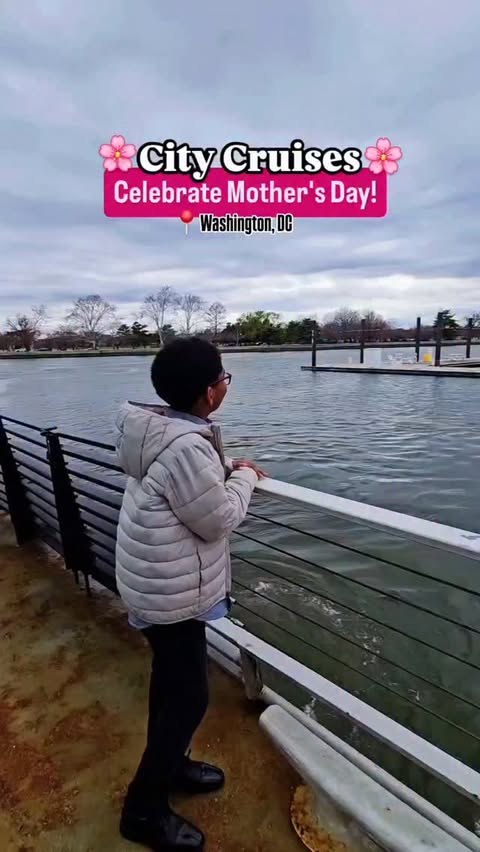 Instagram post by @playexploreandmore for City Cruises. Caption reads: [...] along the beautiful Potomac with....