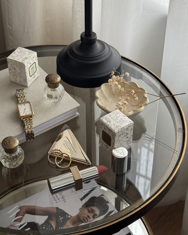 Instagram post by @ellapeers for Tocca. Caption reads: [...] and lip shade > 

Contains pr gifts* @tocca....