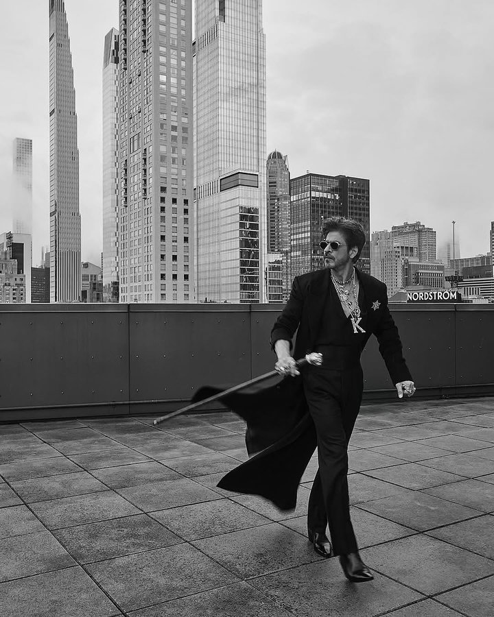 Instagram post by @srkscloset for Sabyasachi. Caption reads: SRK at M E T G A L A 2025 

Wearing....