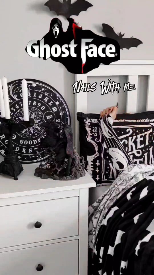 Instagram post by @_mystic_moon_witch for Cricut. Caption reads: Gʜᴏsᴛғᴀᴄᴇ: Nᴀɪʟs Wɪᴛʜ Mᴇ 🔪🖤
.
.
🌿 Mug & Skull....