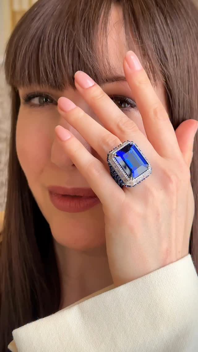 Instagram post by @katerina_perez for Chopard. Caption reads: [High Jewellery Week]  Glamour alert! Feast your....