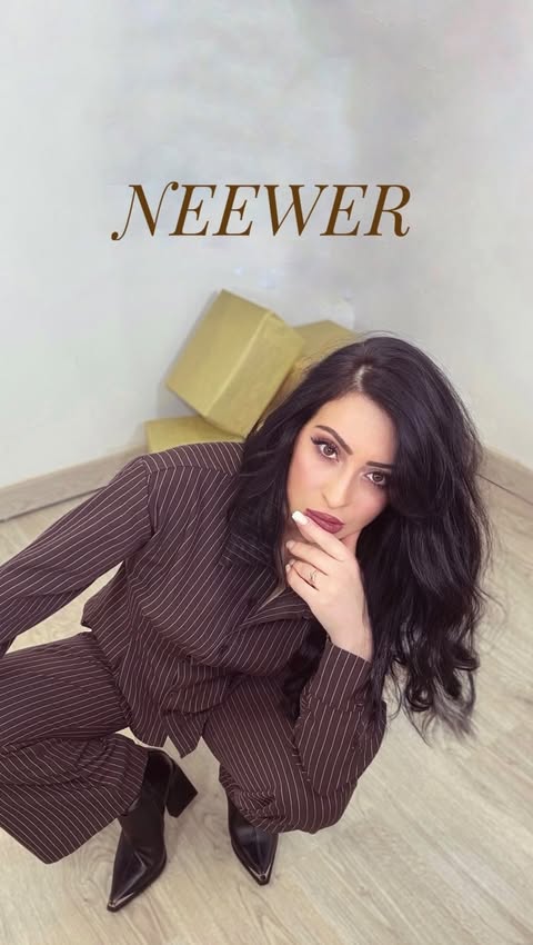 Instagram post by @sallyna___ for NEEWER. Caption reads: NEEWER BASICS BP25B 2 Pack Bi-Color LED Video....