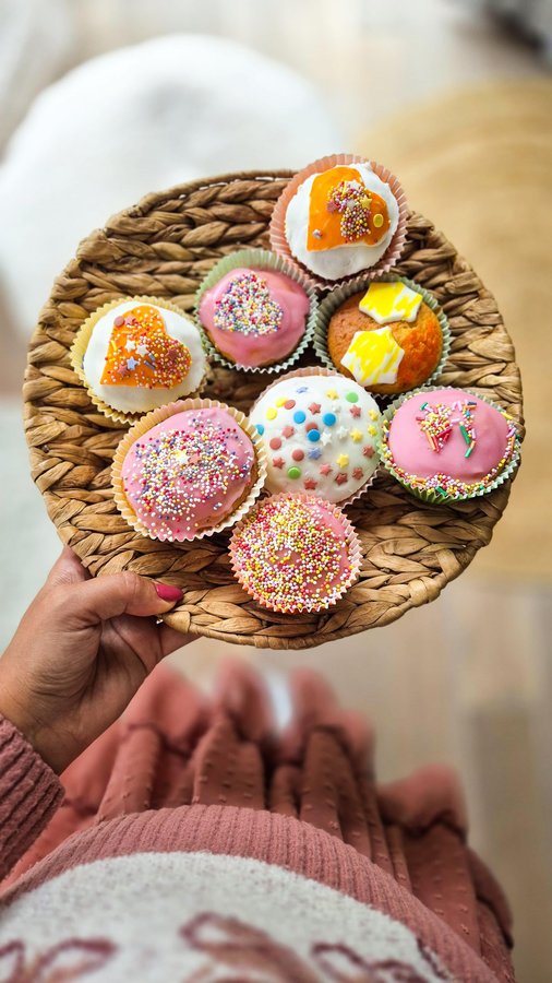 Instagram post by @cocktailsandcuddles for Dr. Oetker Baking Belgium. Caption reads: Bakken zonder smossen 🧁 | Advertentie 

Ok da’s....