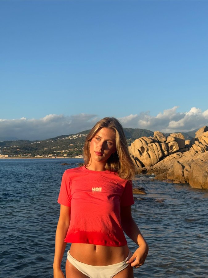 Instagram post by @leah.behn for HOLZWEILER. Caption reads: [...] blonder and hotter

(ad top @holzweiler).