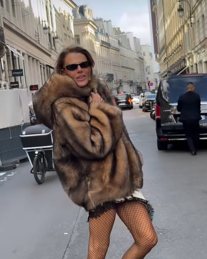 Instagram post by @annadellorusso for ELIE SAAB. Caption reads: [...] Day6 ✨✨✨ 
1) @devacassel opened....